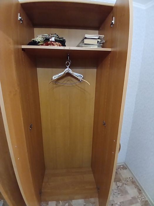 Светлых три шкафа