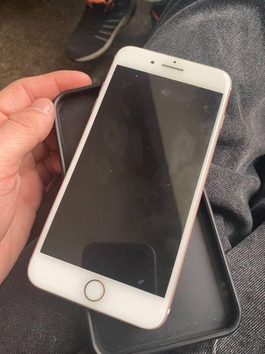 Айфон 7+ срочно продам