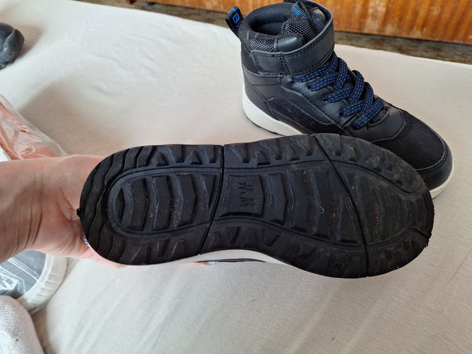 Нови топли кецове размер 29