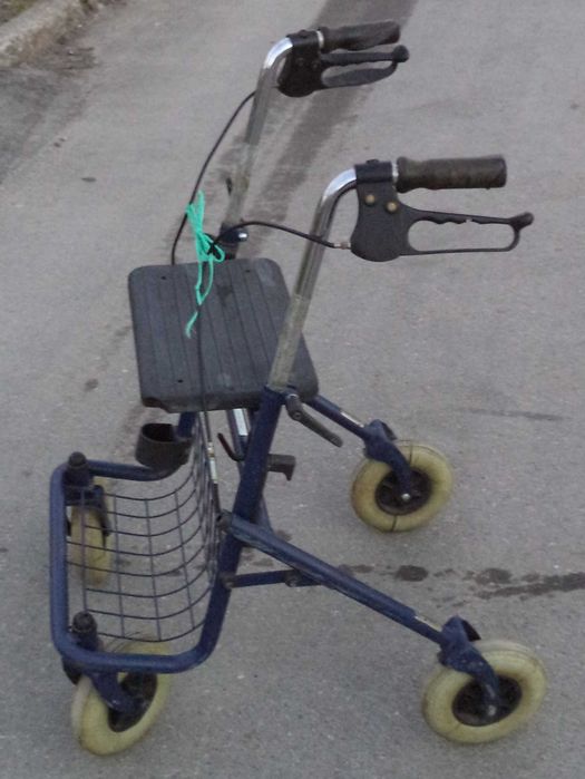 ПРОХОДИЛКА сгъваема с две спирачки