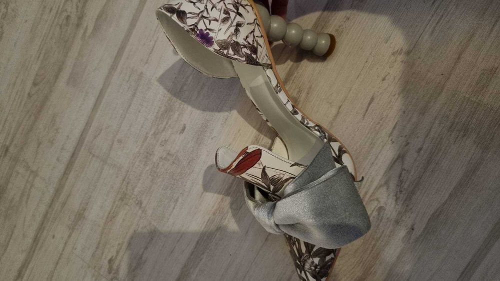 Pantofi de dama eleganti, model deosebit, masura 38.5/39, nepurtati