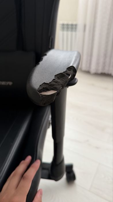 Игровое кресло DxRacer Prince