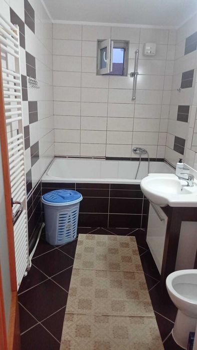 Închiriez apartament