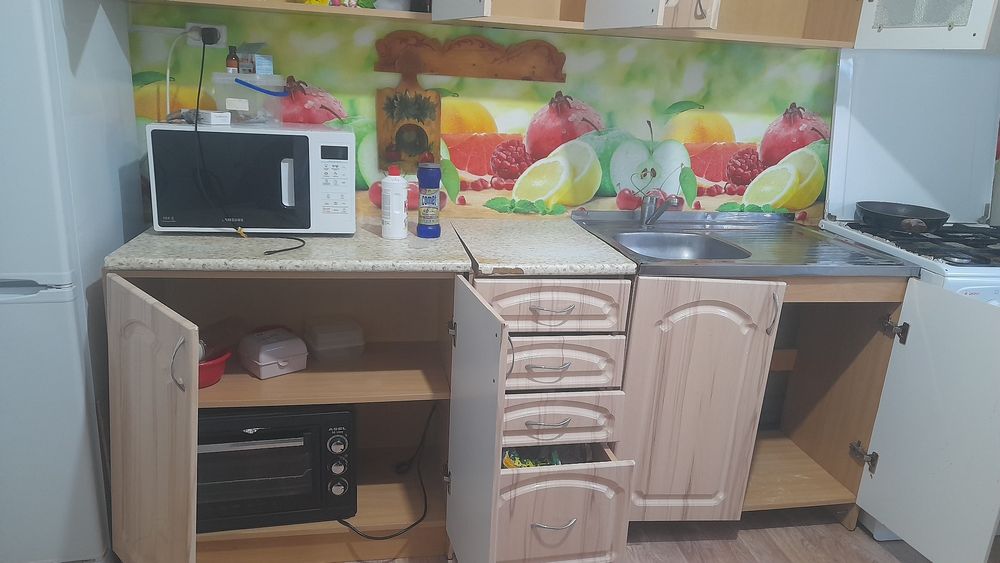 Продам кухонный гарнитур б/у