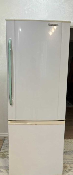 Продам холодильник с морозильной камерой
