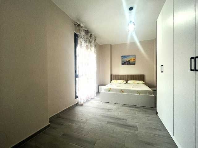 Дава се под наем Двустаен апартамент в София, Център - 53 кв.м за 397.8 € - Снимка #2