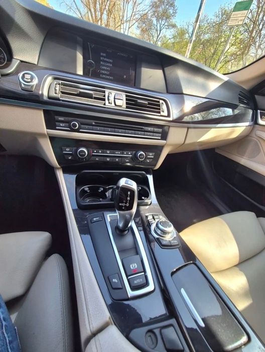 Автомобил BMW 523