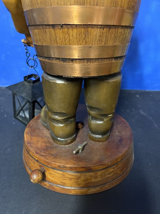 Рядка,стара рекламна фигура на бранд немско вино “Kellergeist”