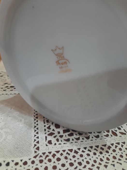 Роскошная  фарфоровая Чешская кобальтовая ваза (бренда Thun), украшенн