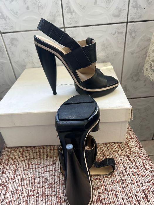 Sandale din piele naturală marca Balenciaga