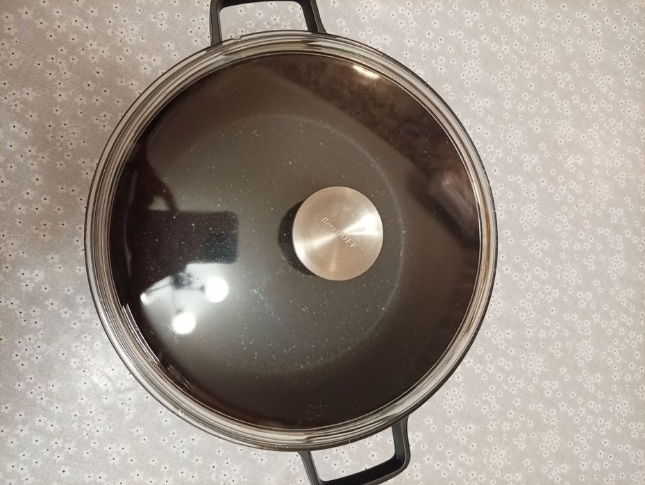 Продам кастрюлю Бергоф