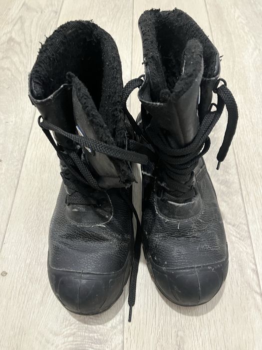 Продается спец ботинки