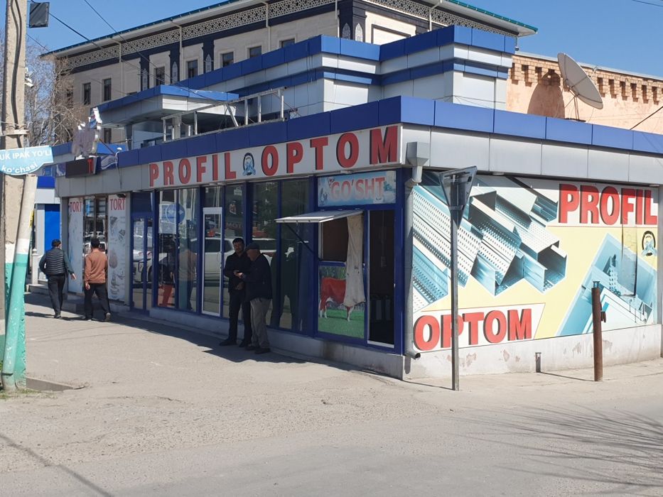 Барча қулайликларга эга бўлган тайёр холдаги савдо дўкони сотилади.