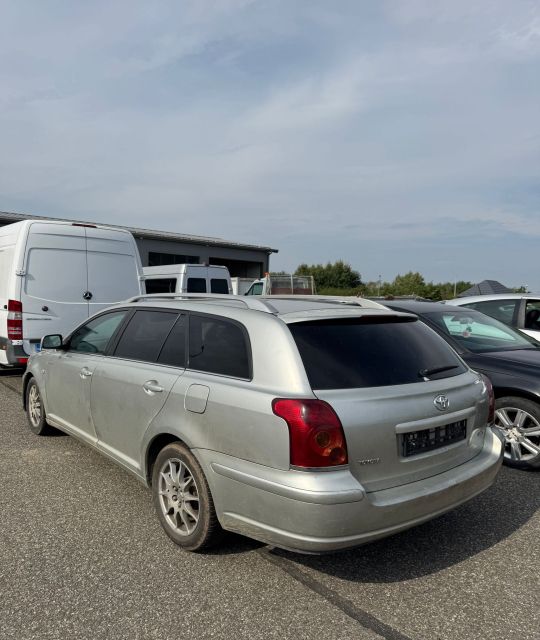 Armatura / Intaritura bara spate Toyota Avensis a 2-a generatie T25