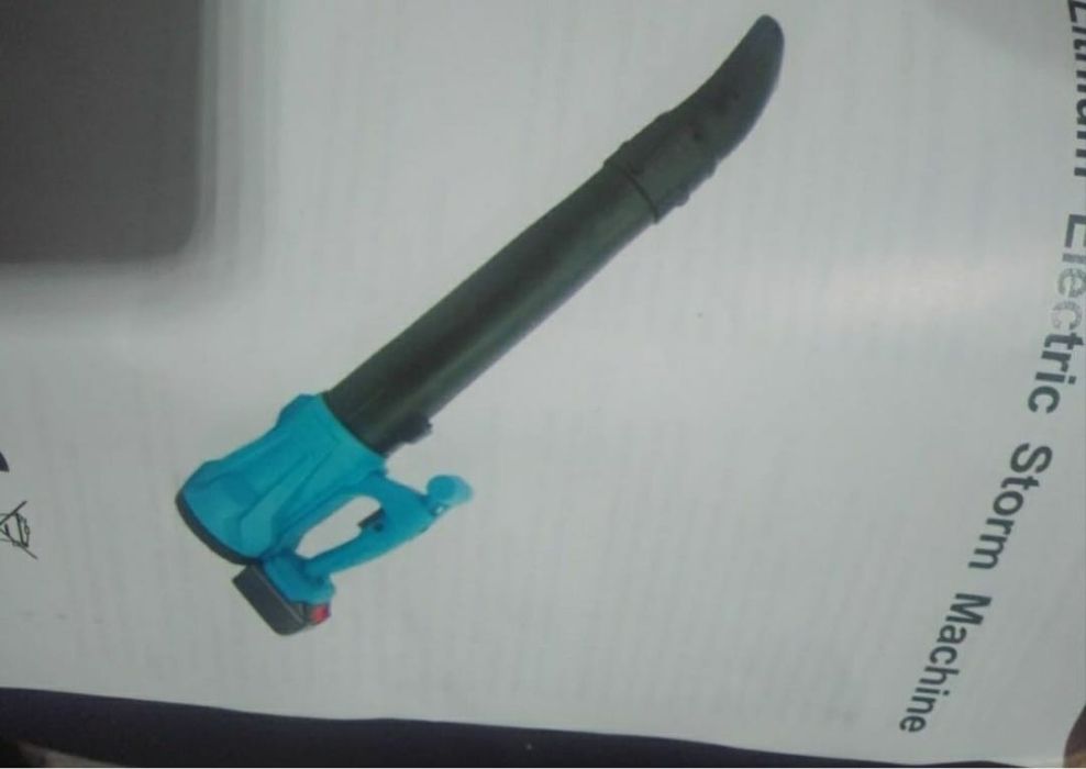 Suflanta pe acumulatori cu baterie de 18 v  cu 5,5 ah 1800 rpm noua