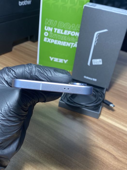 Samsung Galaxy s25 • 128 GB • Silver Shadow