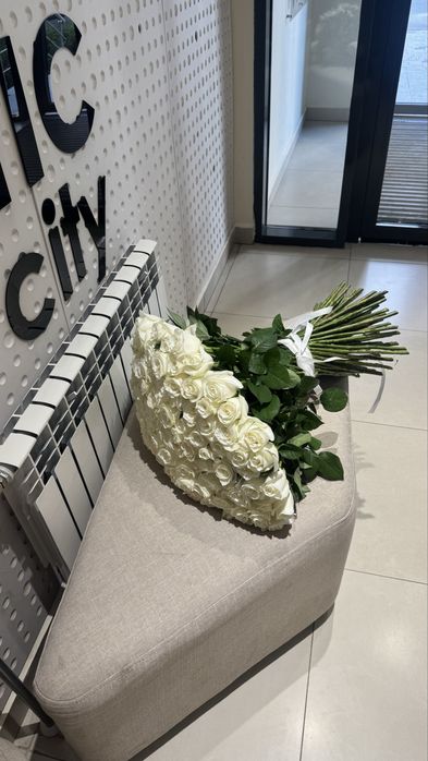 Цветы б/у 101 белые розы