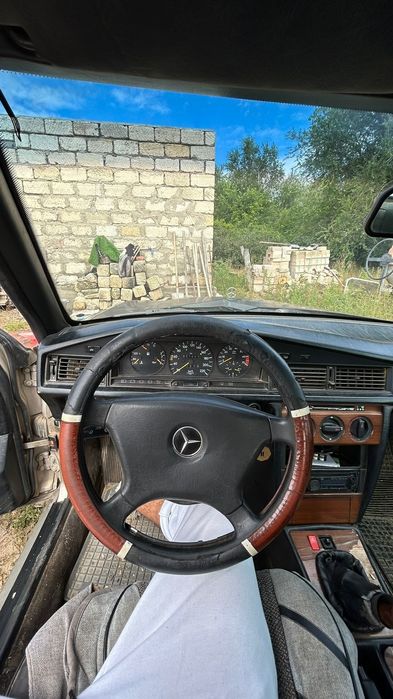 Продаётся машина Мерседес 190