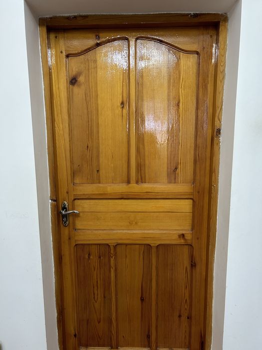 Чистые деревянные двери