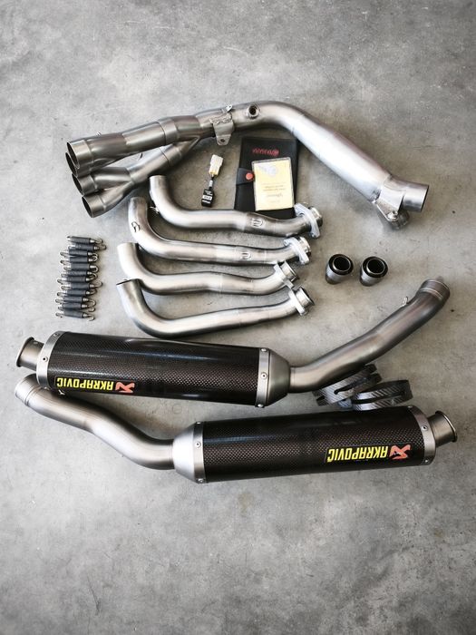 Цяла генерация AKRAPOVIC YAMAHA R1 2004-2006