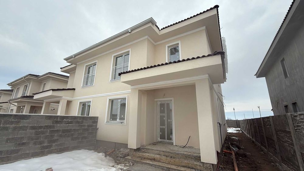 Proprietar vand 1/2 duplex