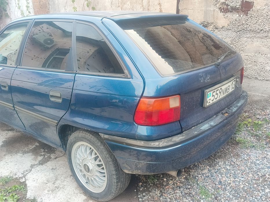 Машина opel astra