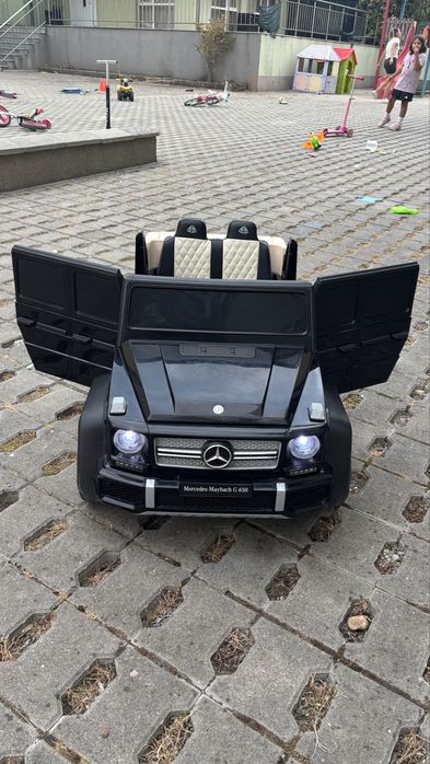 Акумулаторен джип MERCEDES MAYBACH G650 ЧЕРЕН