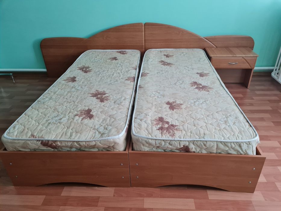 Кровать с тумбой × 2