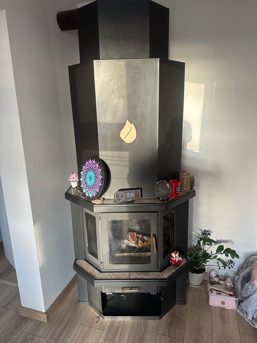 Продавам камина с водна риза в прекрасно състояние.