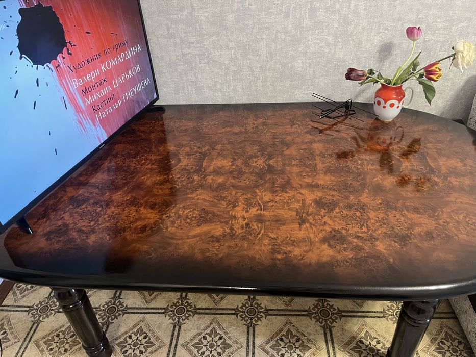 Продам стол для гостиной 2 в 1