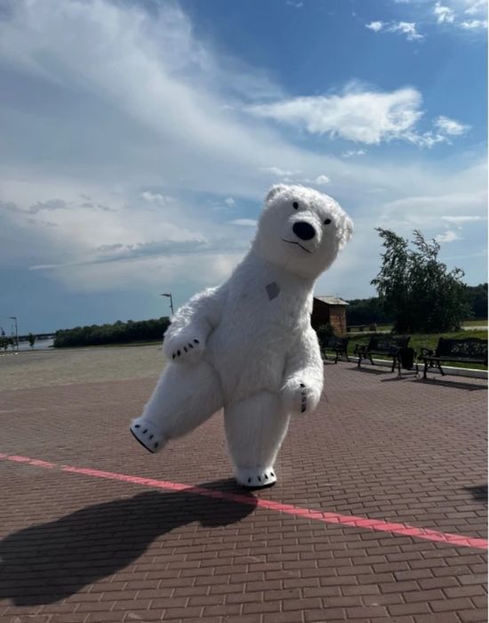 ПРОДАВА СЕ костюма на Бяло мече 800лв до края на седмицата