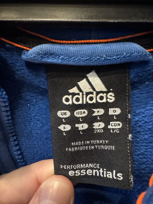 Adidas Essentials суитчер с ленти през качулката