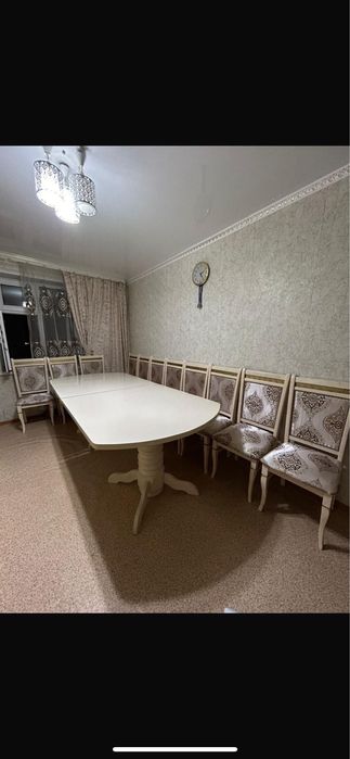 Продам стол и 12 стульев