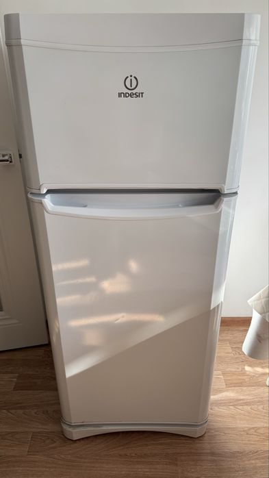 Продается Холодильник Indesit