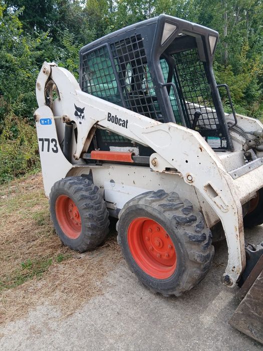Vând Bobcat 773 3T