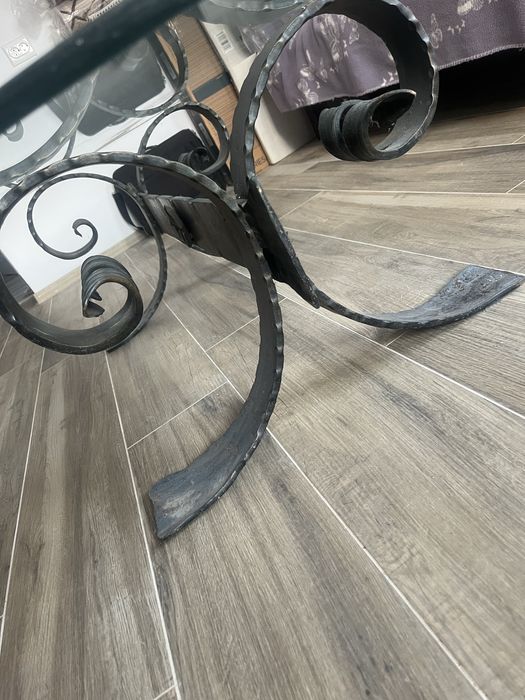 Masa de fier forjat cu sticla securizata
