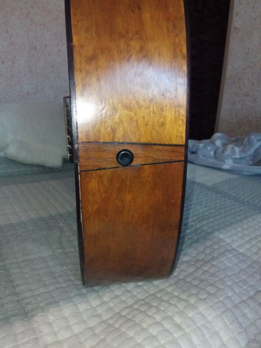 Винтажная гитара