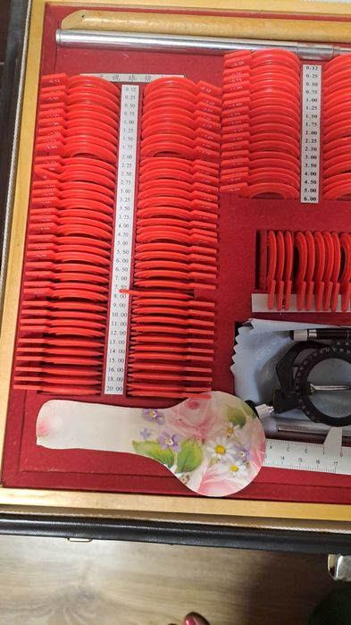 Куфар със стъкла за очен преглед