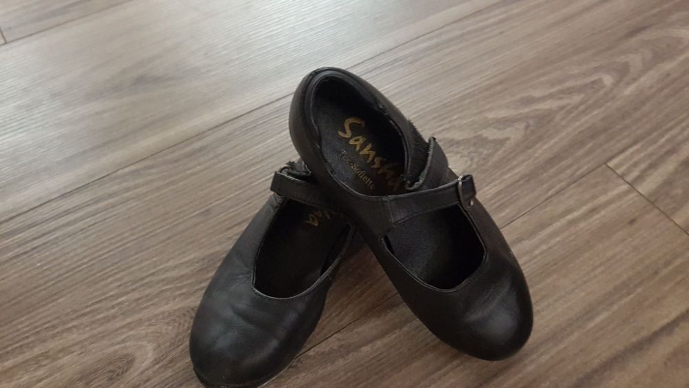 Лот маркови обувки за танци до 35 номер