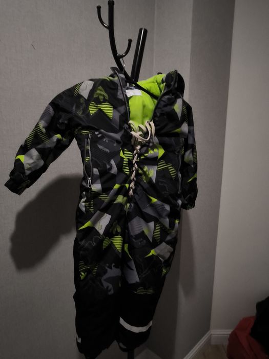 Продам детские куртки