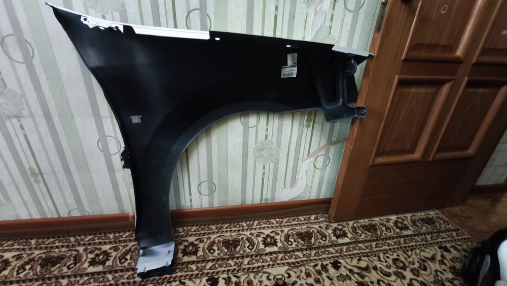 Переднее левое крыло Ларгус