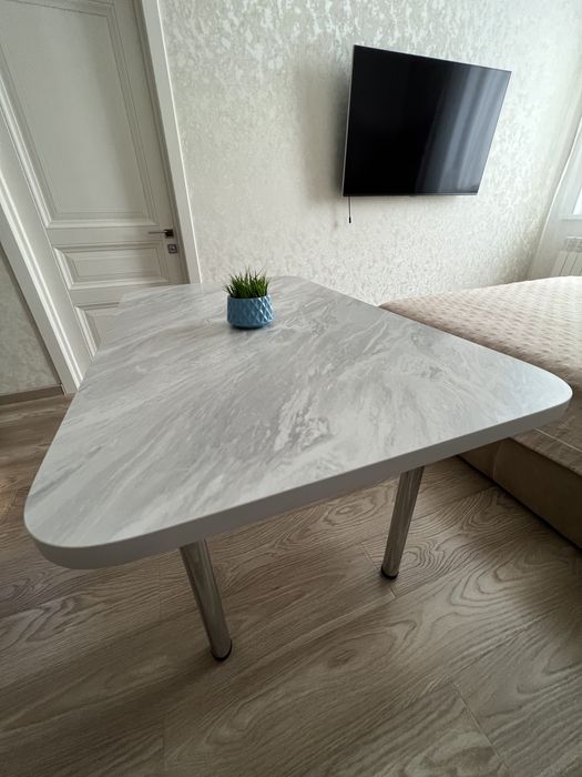 Продам стол кухонный