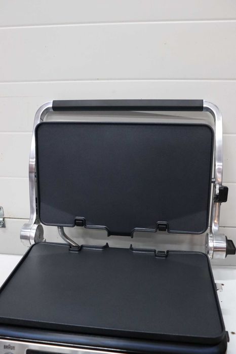 Braun MultiGrill 9 CG9047 PRO, 3-в-1 контактен грил, барбекю и фурна, голяма повърхност за грил (16 бургера), 2000 W, 250°, планча и грил
