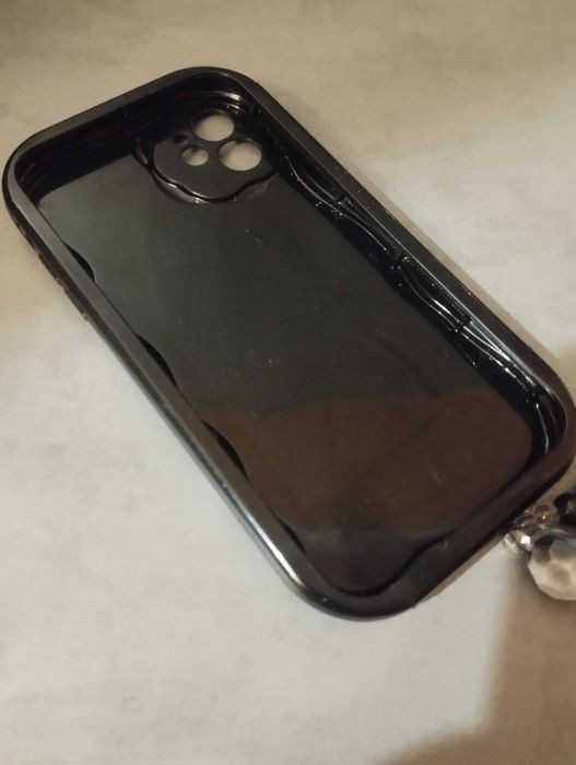 Чехол на iPhone 11.