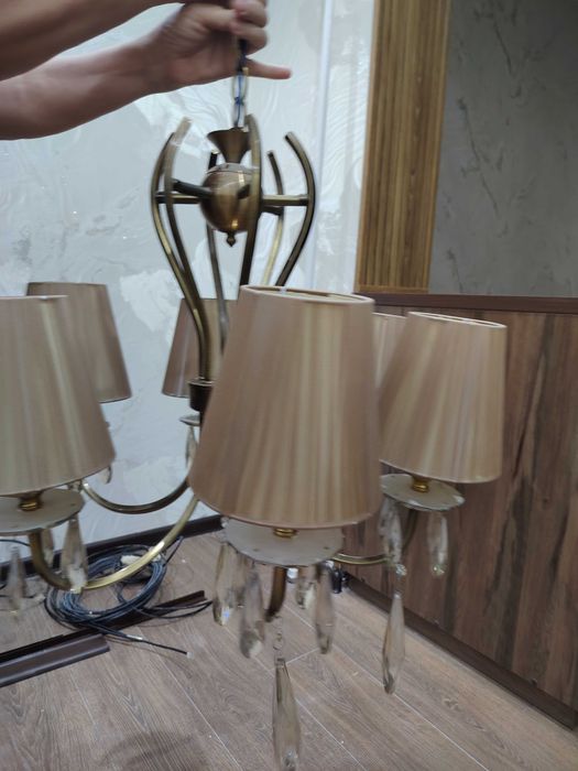 Продаётся красивая люстра