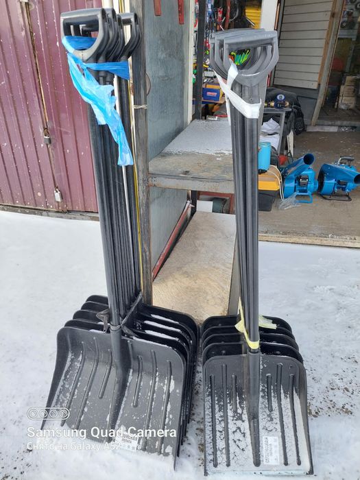 Зимние лопаты с черенком