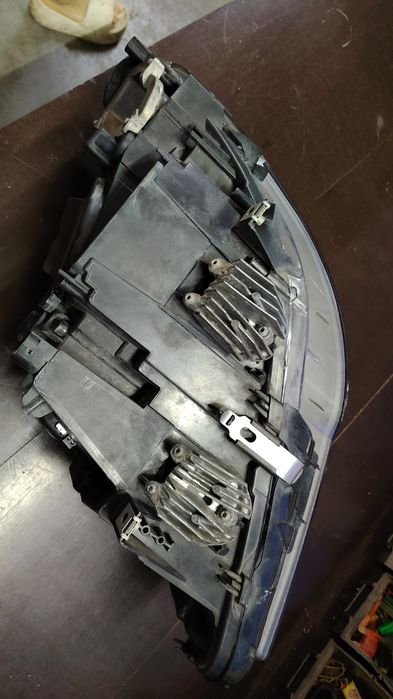 Far drepta bi-xenon adaptiv BMW F10 F11 Europa