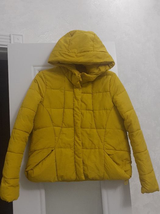 Продам куртку с капюшоном