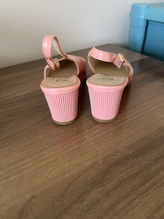 Босоножки 35размер новые