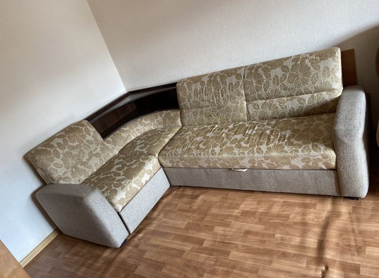 Продам диван угловой